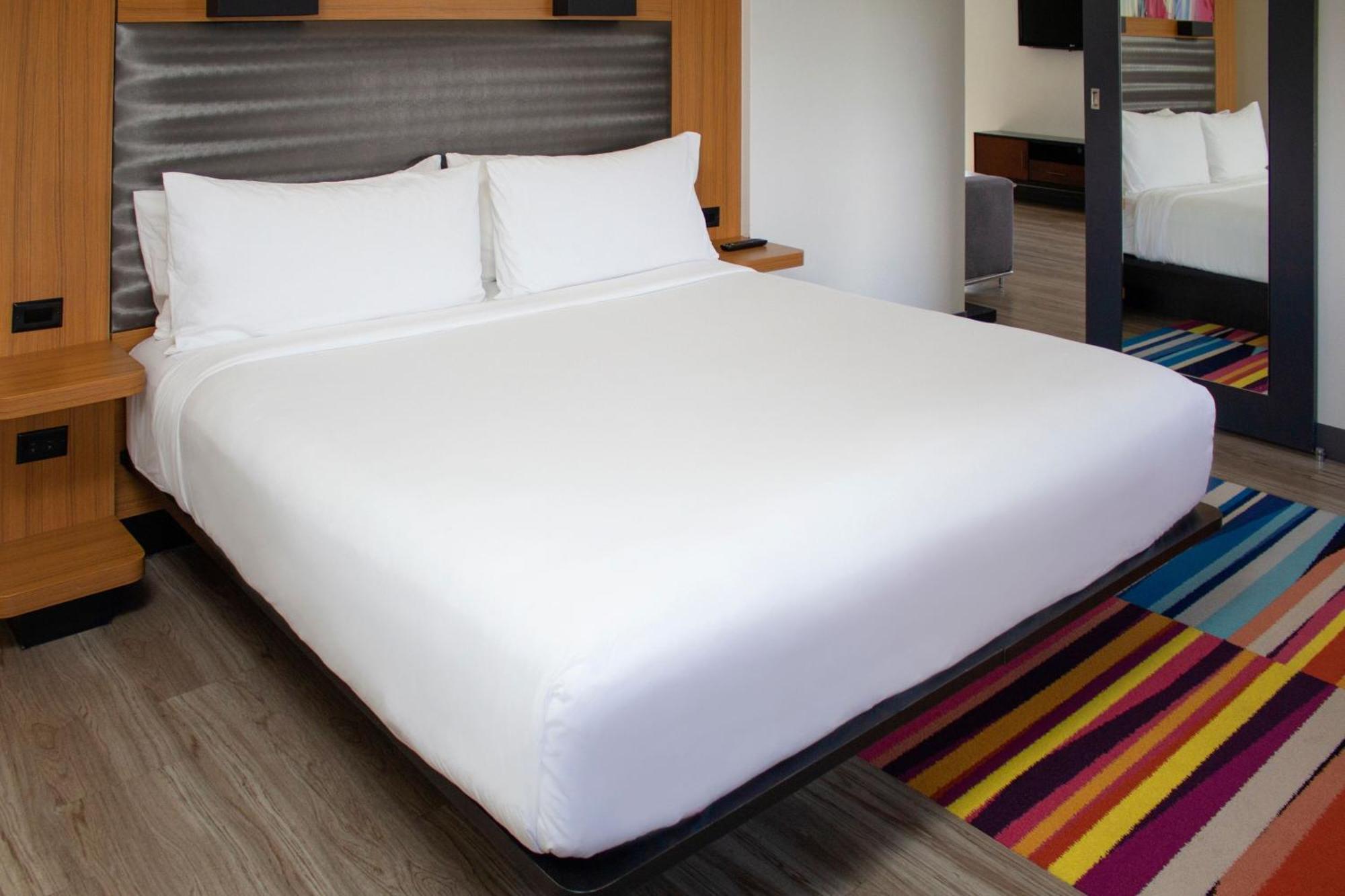 Aloft Miami Doral Hotel Exterior photo