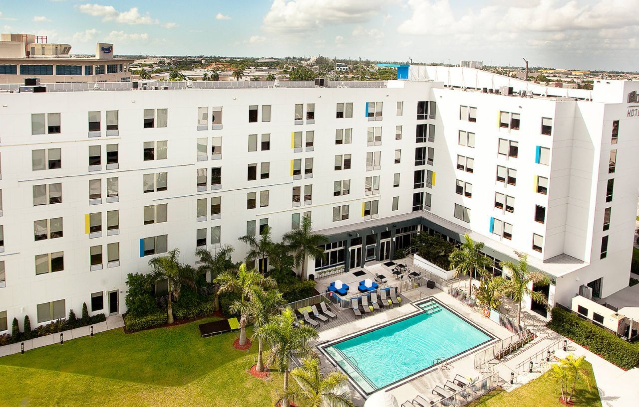 Aloft Miami Doral Hotel Exterior photo
